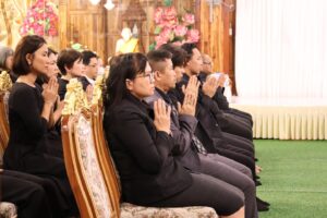 ผู้คนเข้าร่วมพิธีบำเพ็ญกุศลถวายเป็นพระราชกุศล สวพ. มร.เพชรบูรณ์