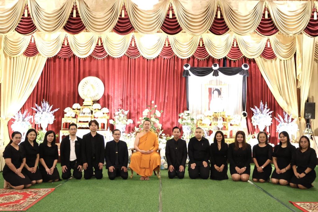 คณะผู้เข้าร่วมพิธีบำเพ็ญกุศลถวายเป็นพระราชกุศล สมเด็จพระนางเจ้าสิริกิติ์ฯ สวพ. มร.เพชรบูรณ์