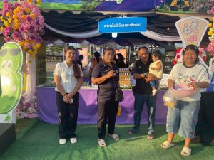 สวพ.มรภ.เพชรบูรณ์ ร่วมจัดนิทรรศการงานมะขามหวานนครบาลเพชรบูรณ์ ปี 2569: ผู้คนหน้าบูธ สวพ. มร.เพชรบูรณ์